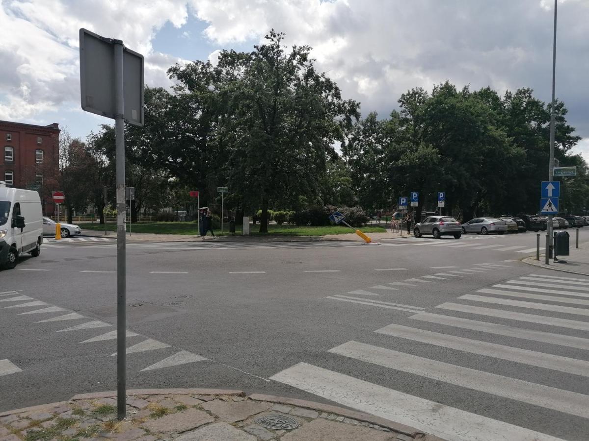 Hostel Tulip - Pokoj 4 Ze Wspolna Lazienka I Kuchnia Щецин Екстер'єр фото
